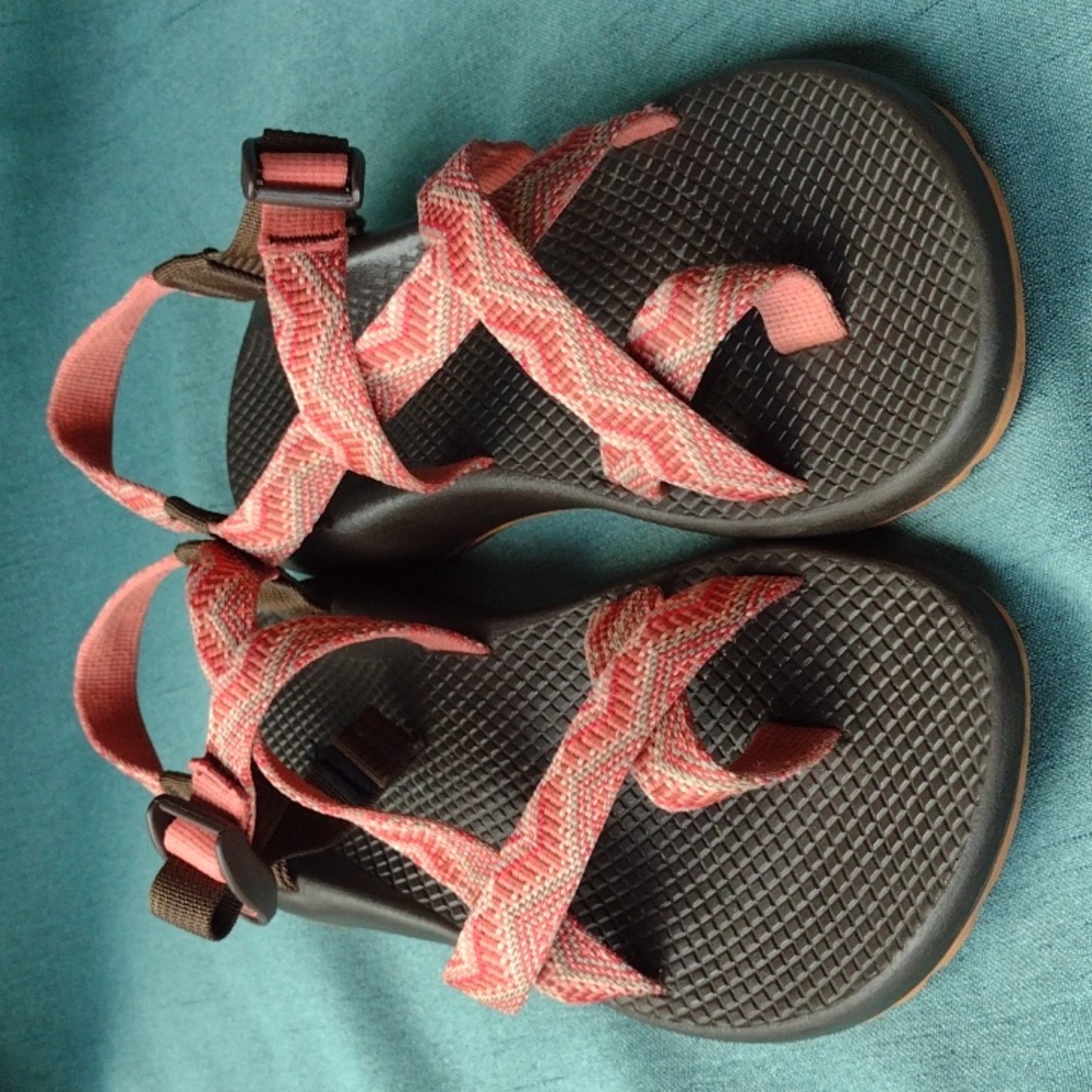 Chaco Strap Sandals Size 9   coral/brown